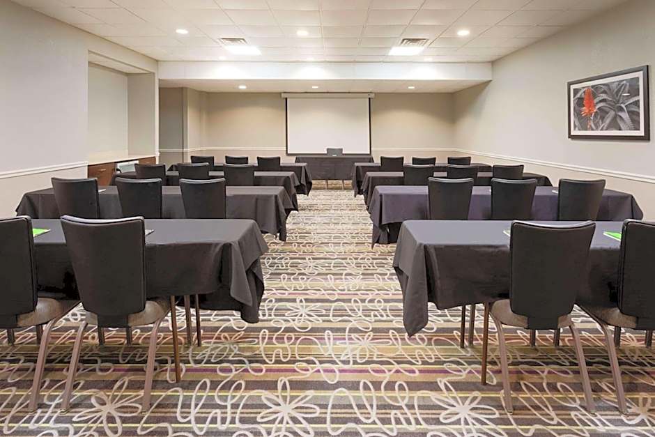 La Quinta Inn & Suites by Wyndham Minneapolis Bloomington West