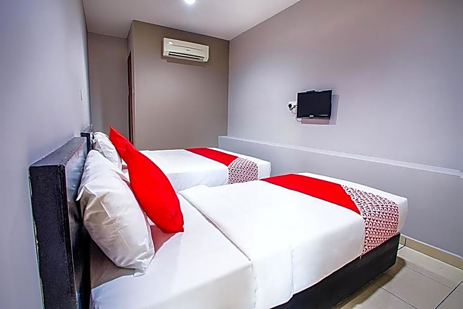 Super OYO 44097 Avatarr Hotel