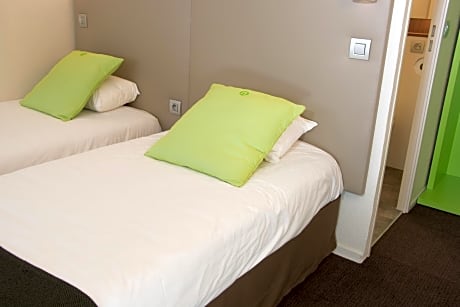 Triple Room (2 Single Beds + 1 Junior Bed)