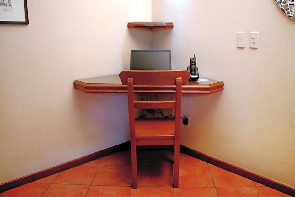 Alcazar Suites