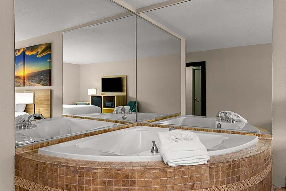 Days Inn and Suites by Wyndham Hammond, IN