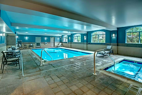 Holiday Inn Express Woodbridge, an IHG Hotel