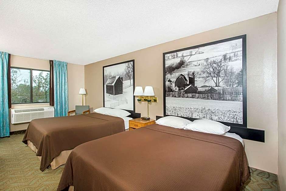 Super 8 by Wyndham Dodgeville