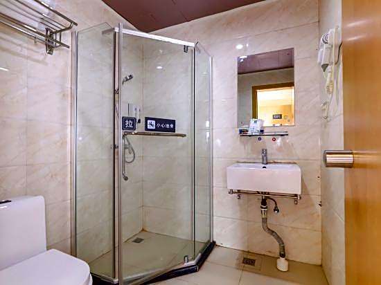 7 Days Inn Zhongshan Ancient Town Light Railway Station Lighting Market