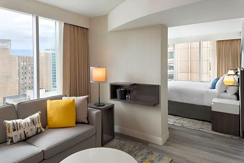 Delta Hotels by Marriott Vancouver Downtown Suites