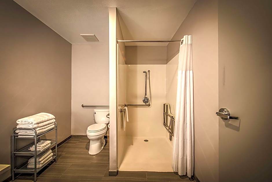 Best Western Plus Media Center Inn & Suites