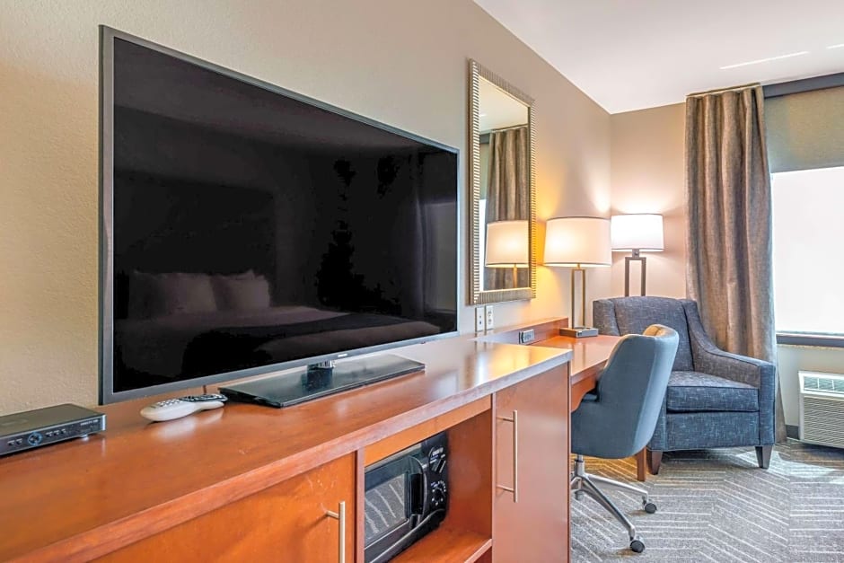 Comfort Inn & Suites Mountain Iron and Virginia