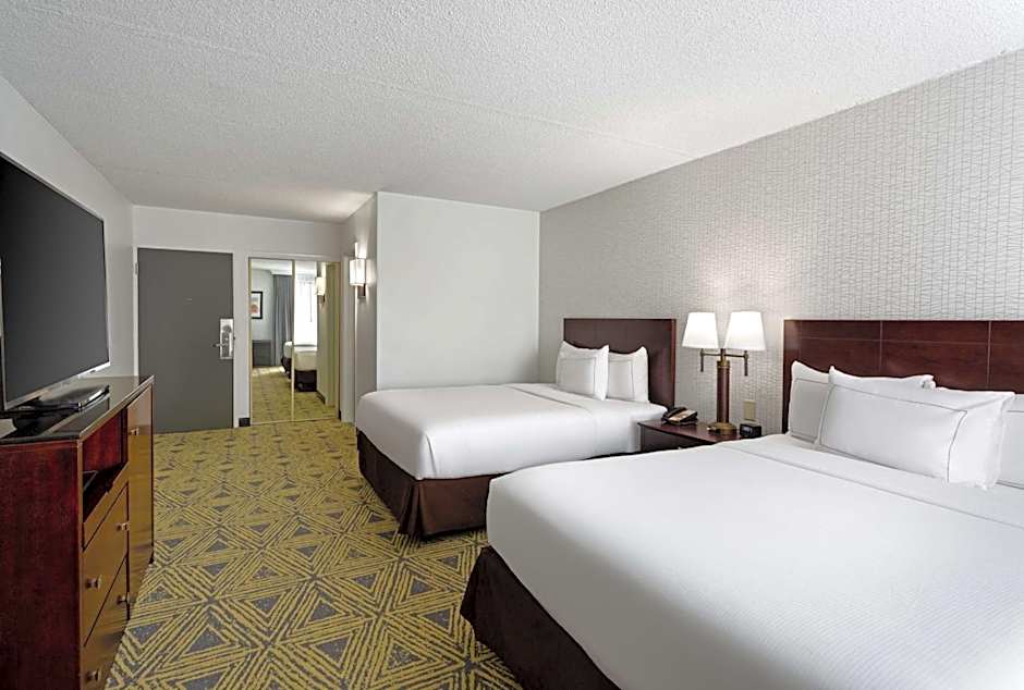 DoubleTree By Hilton Hotel Pittsburgh-Meadow Lands