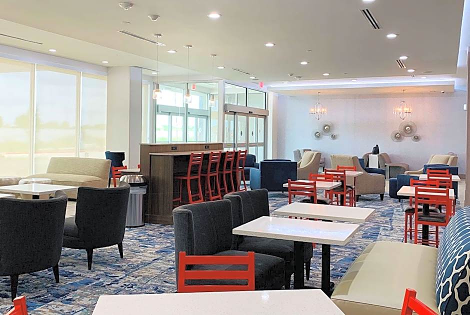 La Quinta Inn & Suites by Wyndham-Red Oak TX IH-35E