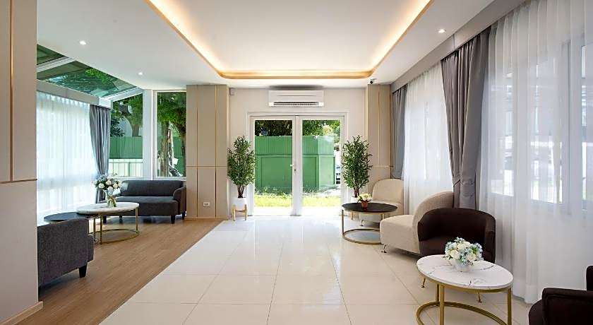 Riski Residence Ngamwongwan