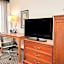 La Quinta Inn & Suites by Wyndham Naples East - I-75