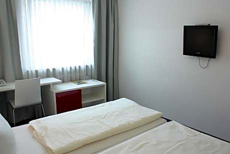 Basic Triple Room