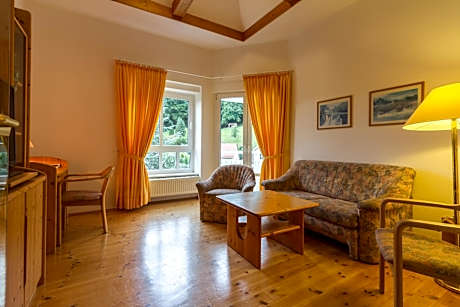 Family Room (4 Adults)