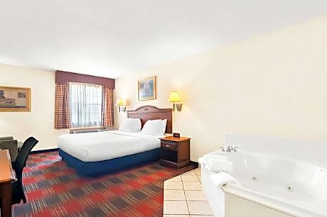 King Suite with Spa Bath - Non-Smoking