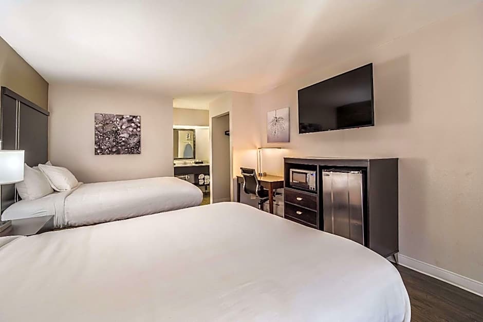 Clarion Inn & Suites