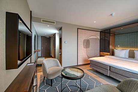 Comfort room with Garden View