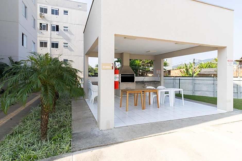 Apto c piscina e WiFi na Praia da Enseada -Guaruja