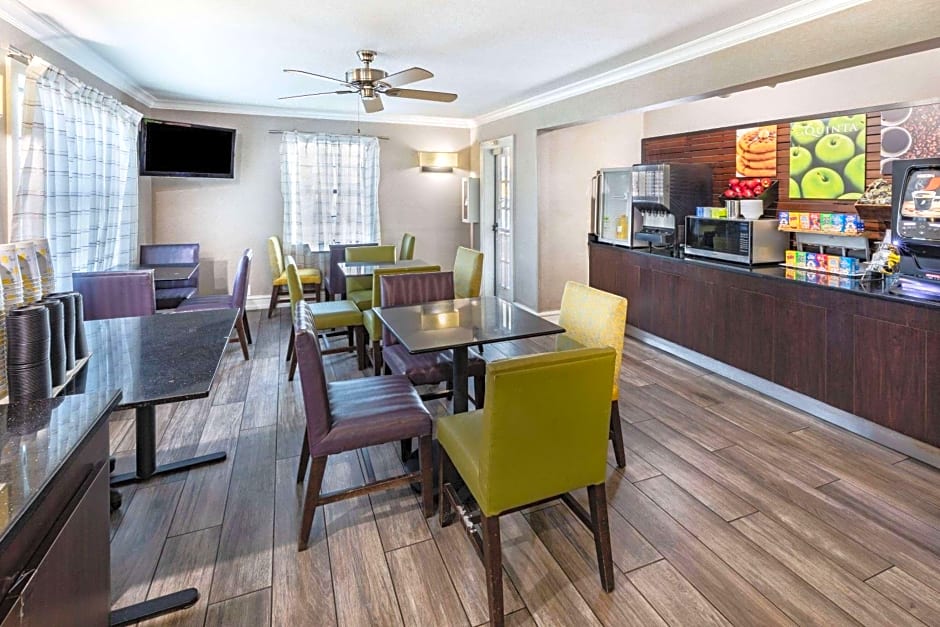 La Quinta Inn & Suites by Wyndham Laredo