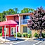 HomeSpring Inn & Studios