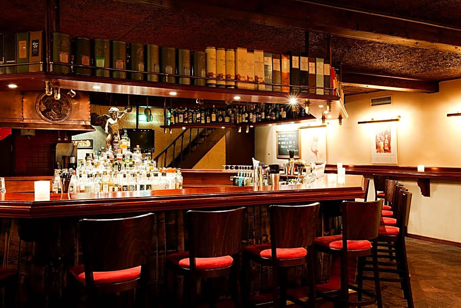 Carlton Ambassador Hotel