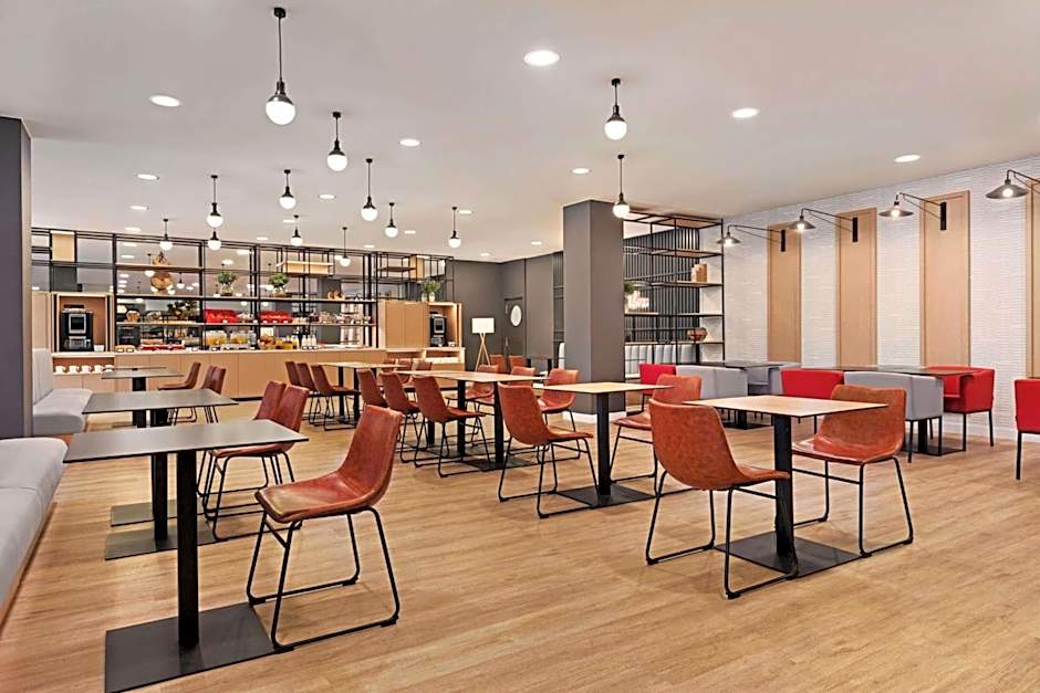 Ramada by Wyndham Valencia Almussafes