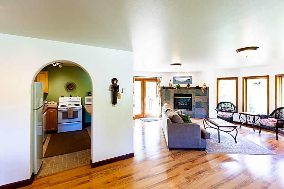 Inn at Tern Lake