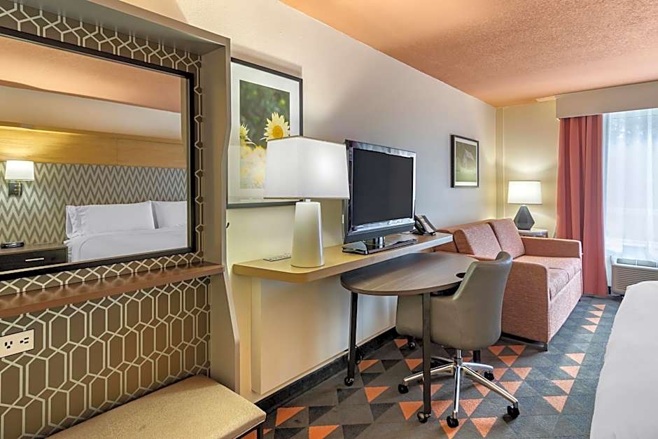 Holiday Inn Atlanta-Gas South Arena Area, an IHG Hotel By IHG