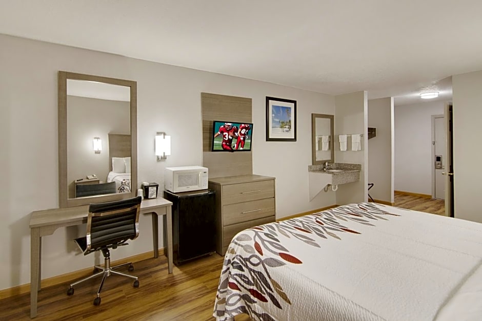 Red Roof Inn & Suites Pensacola-NAS Corry