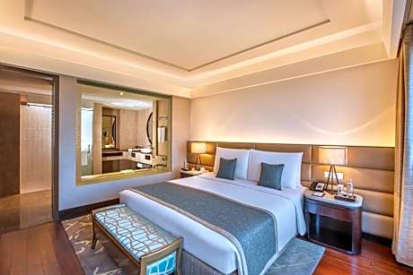 Deluxe Suite with 90 minutes Cocktail hours and Snacks
