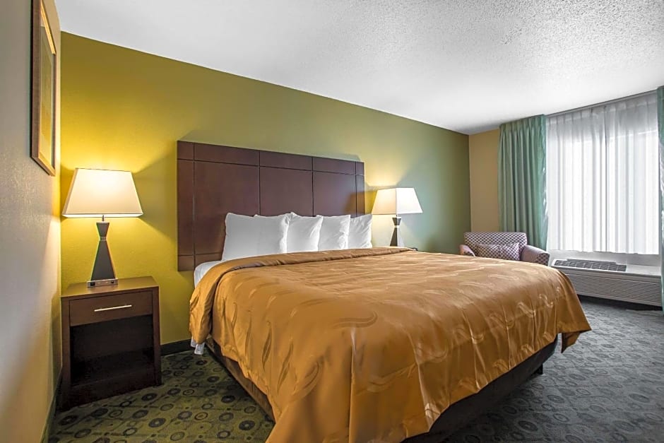 Quality Inn & Suites Bloomington I-55 and I-74