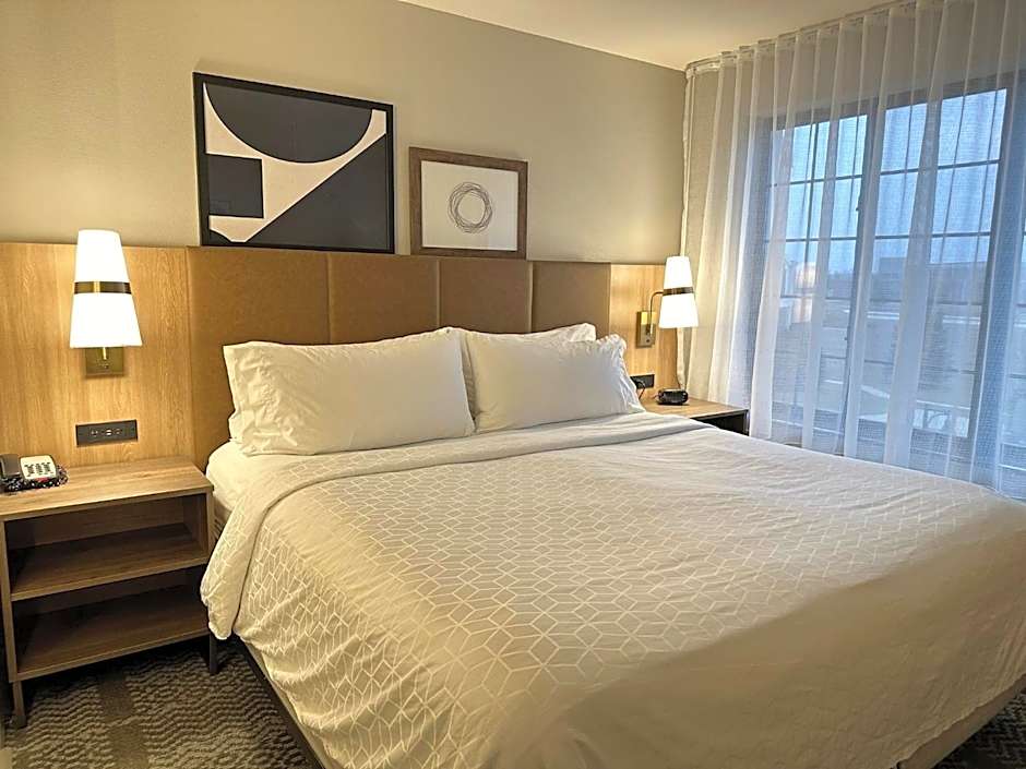 Staybridge Suites Milwaukee West-Oconomowoc By IHG