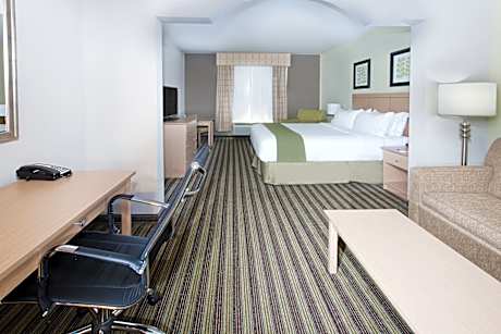 1 King Bed Suite