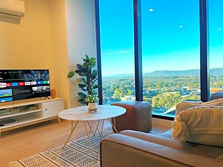 SkyGarden Luxury Condo The Glen by Live Local