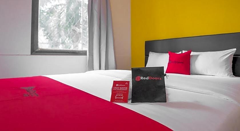 RedDoorz near ITC Mangga Dua