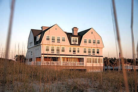 Elizabeth Pointe Lodge