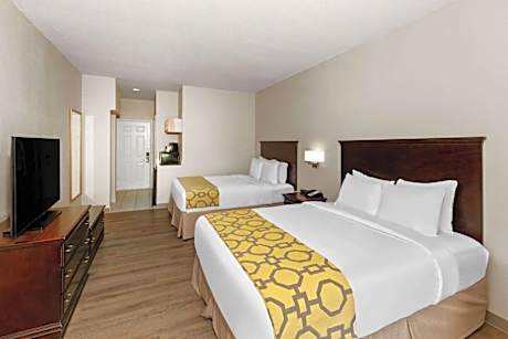2 Queen Bed, Mobility Accessible Room, Bathtub w/ Grab Bars, Non-Smoking