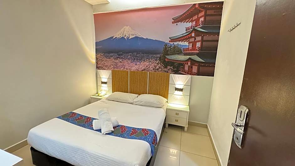 Photo 1 of 9 of Deluxe 1 Queen Bed, Windowless
