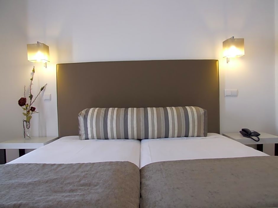 Photo 1 sur 8 de 1 Double Bed or 2 Beds, Balcony