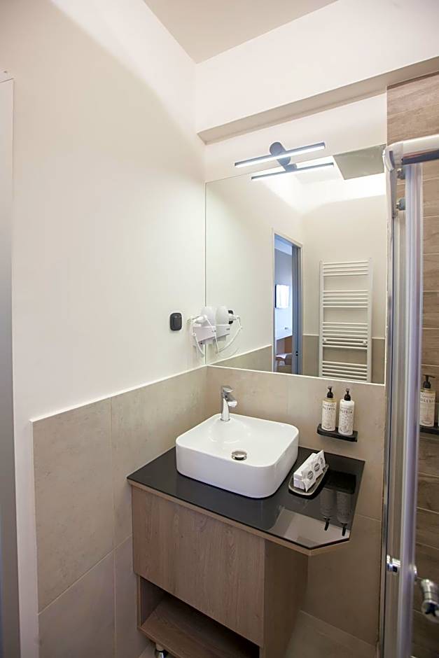 AKROTHEA suites & lounge