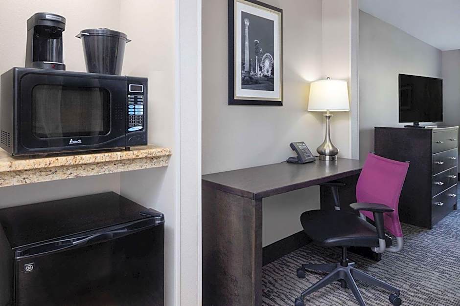 La Quinta Inn & Suites by Wyndham Kennesaw