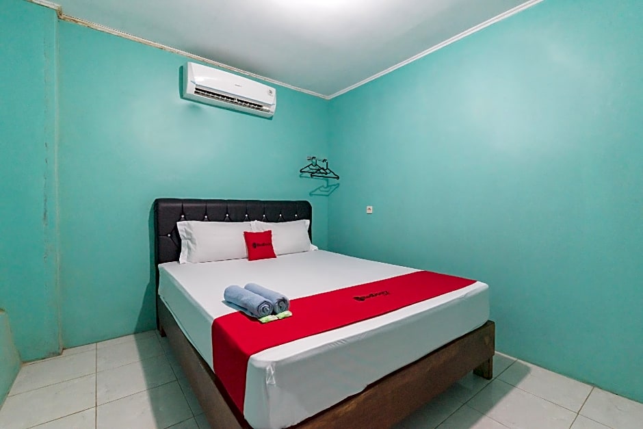 RedDoorz near Pantai Ujung Genteng