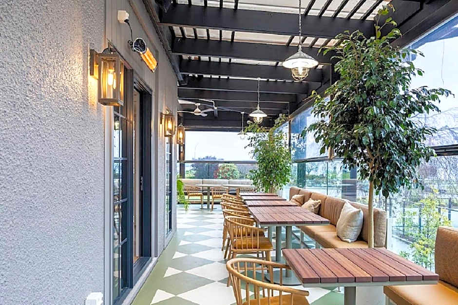 Suncourt Hotel & Conference Centre