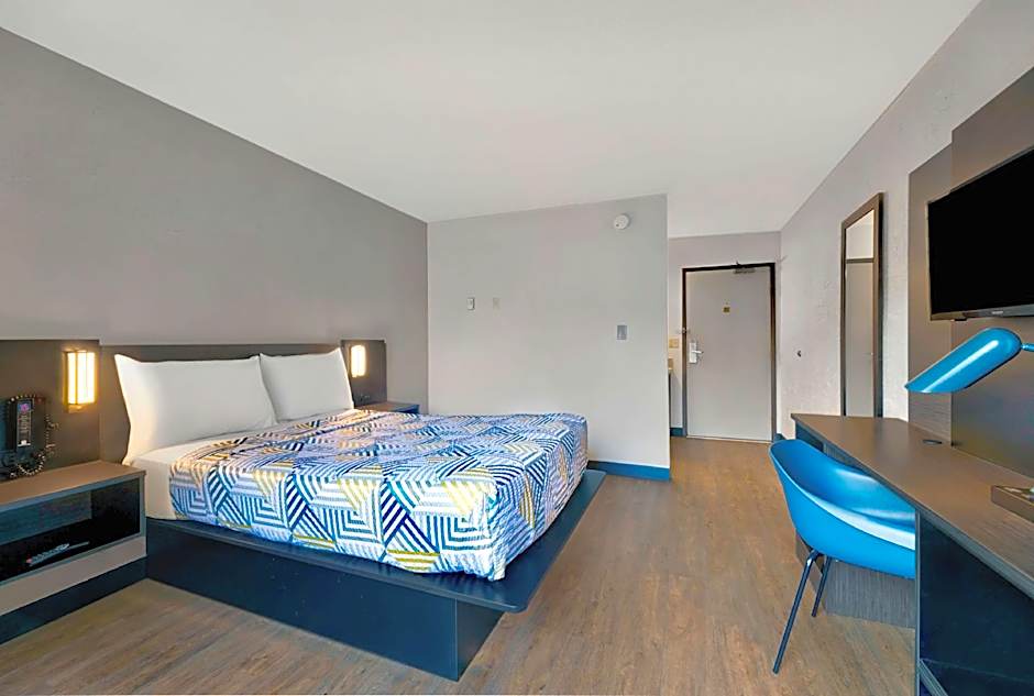 Motel 6-Oak Creek, WI