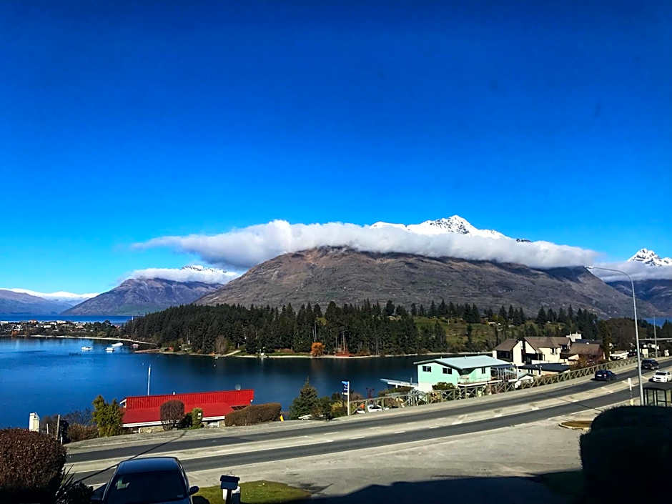 Colonial Village Motel