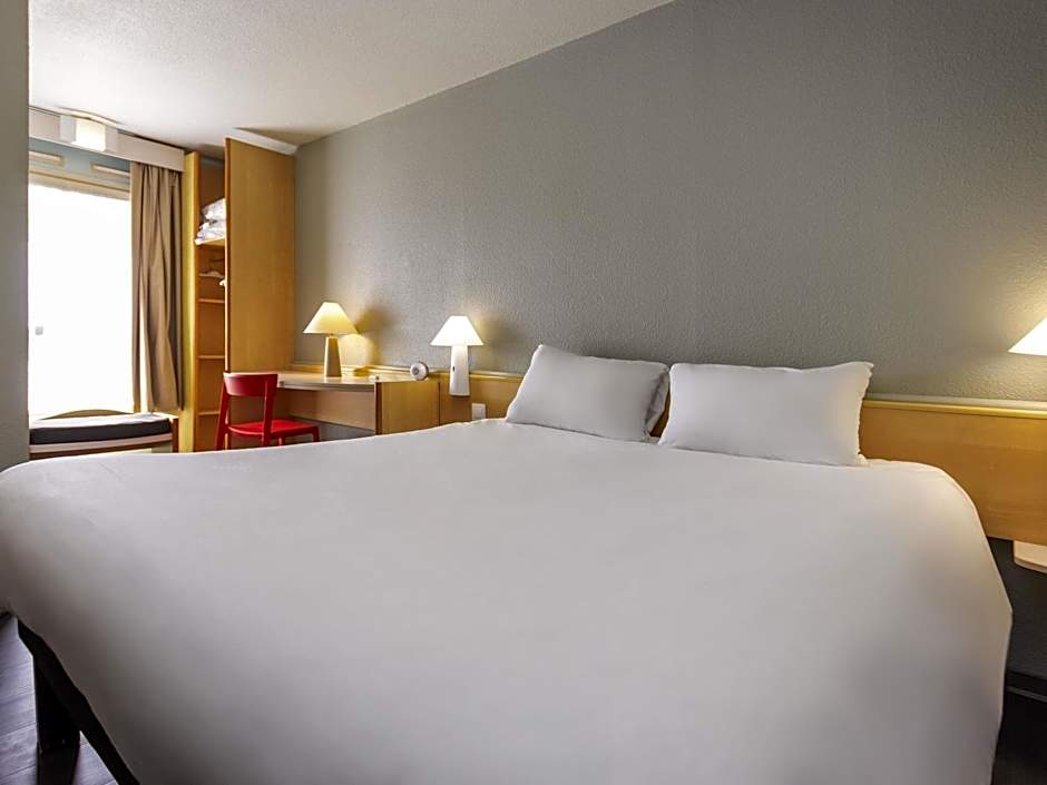ibis Rochefort