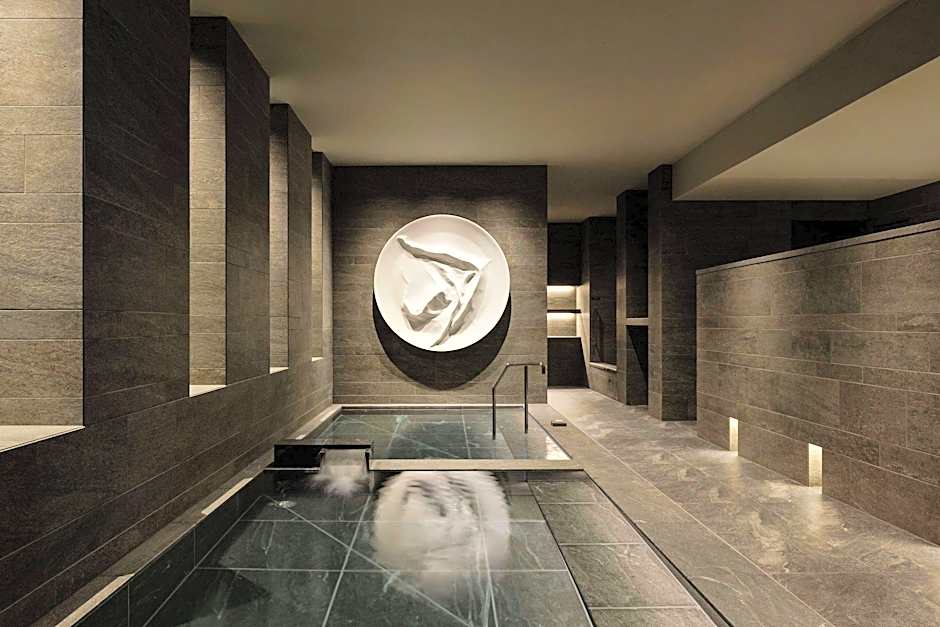 THE OSAKA STATION HOTEL, Autograph Collection