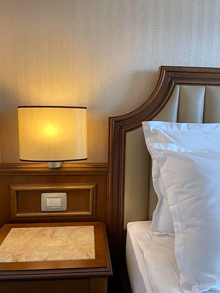 Astoria Grand Hotel