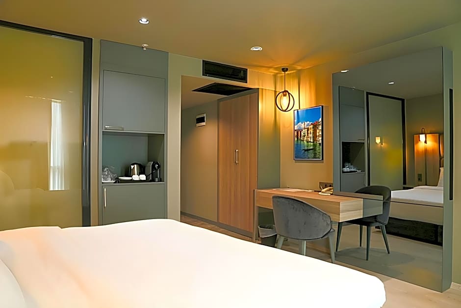 Pasaport Pier Hotel