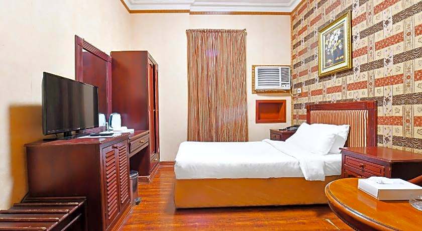 Capital O 125 Moon Plaza Hotel