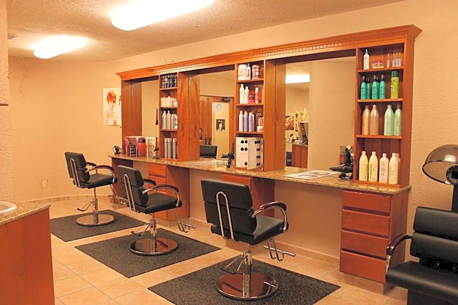 Clarion Suites Roatan At Pineapple Villas